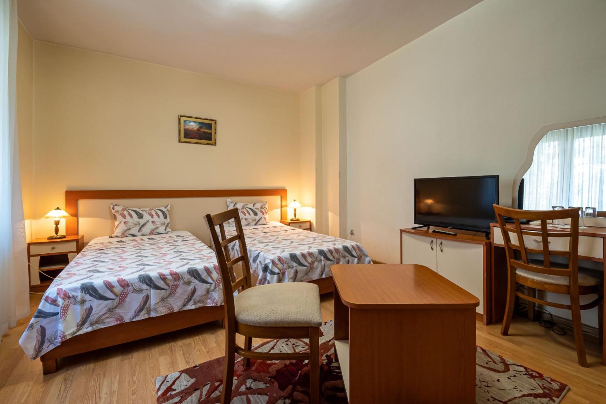 Primavera 1 Hotel Pazardzhik Exterior photo